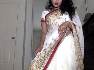 Desi Dhabi in Saree getting Naked and Plays involving Puristic Pussy